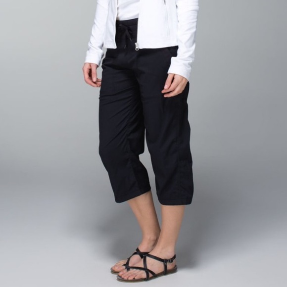 LULULEMON Black Studio Crop Pant 4 - Picture 3 of 13